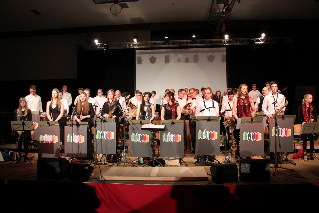 Konzert des Orchesters in festlicher Abendgarderobe
