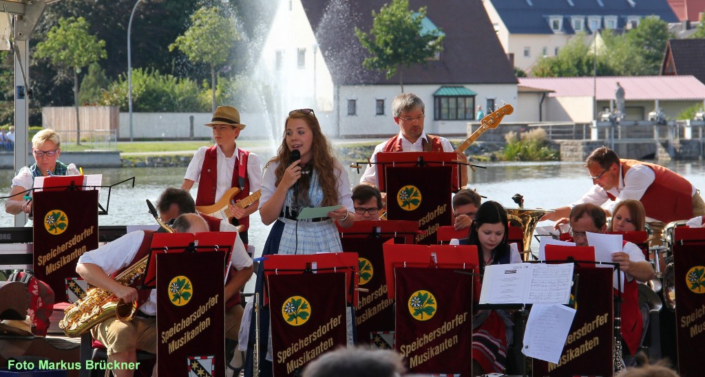Open-Air-Konzert auf der Seebühne am Weiher